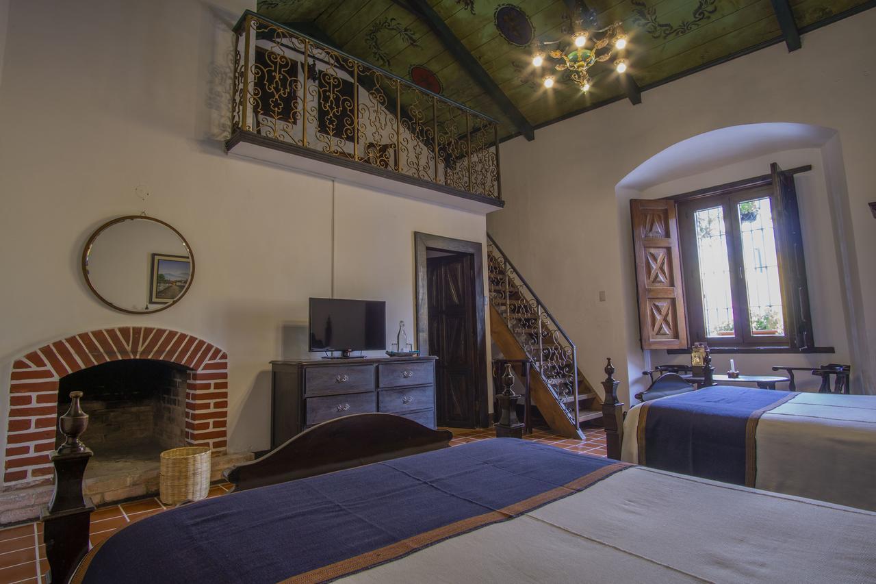 Hotel Posada De Don Rodrigo Antigua Esterno foto