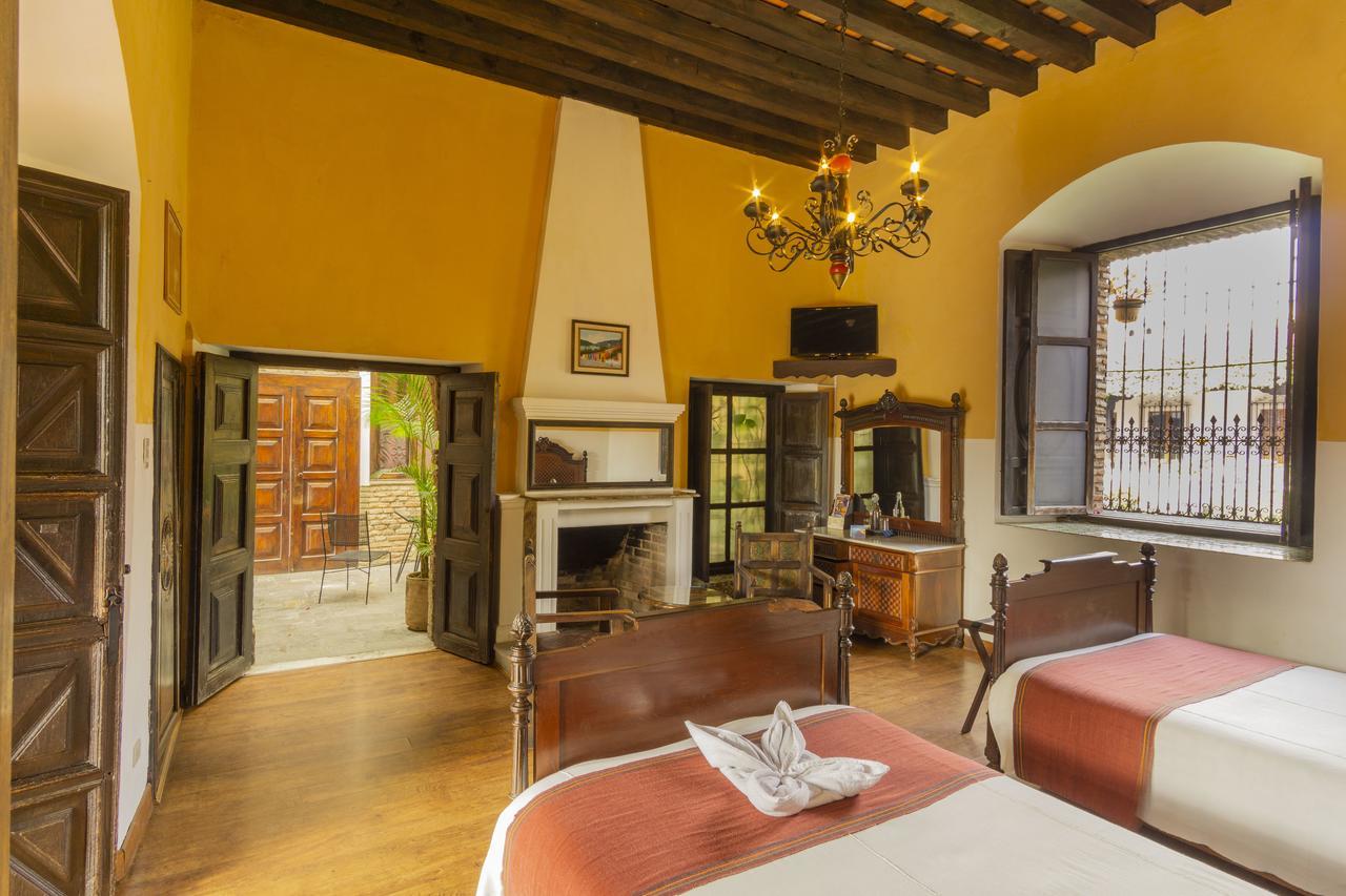 Hotel Posada De Don Rodrigo Antigua Esterno foto