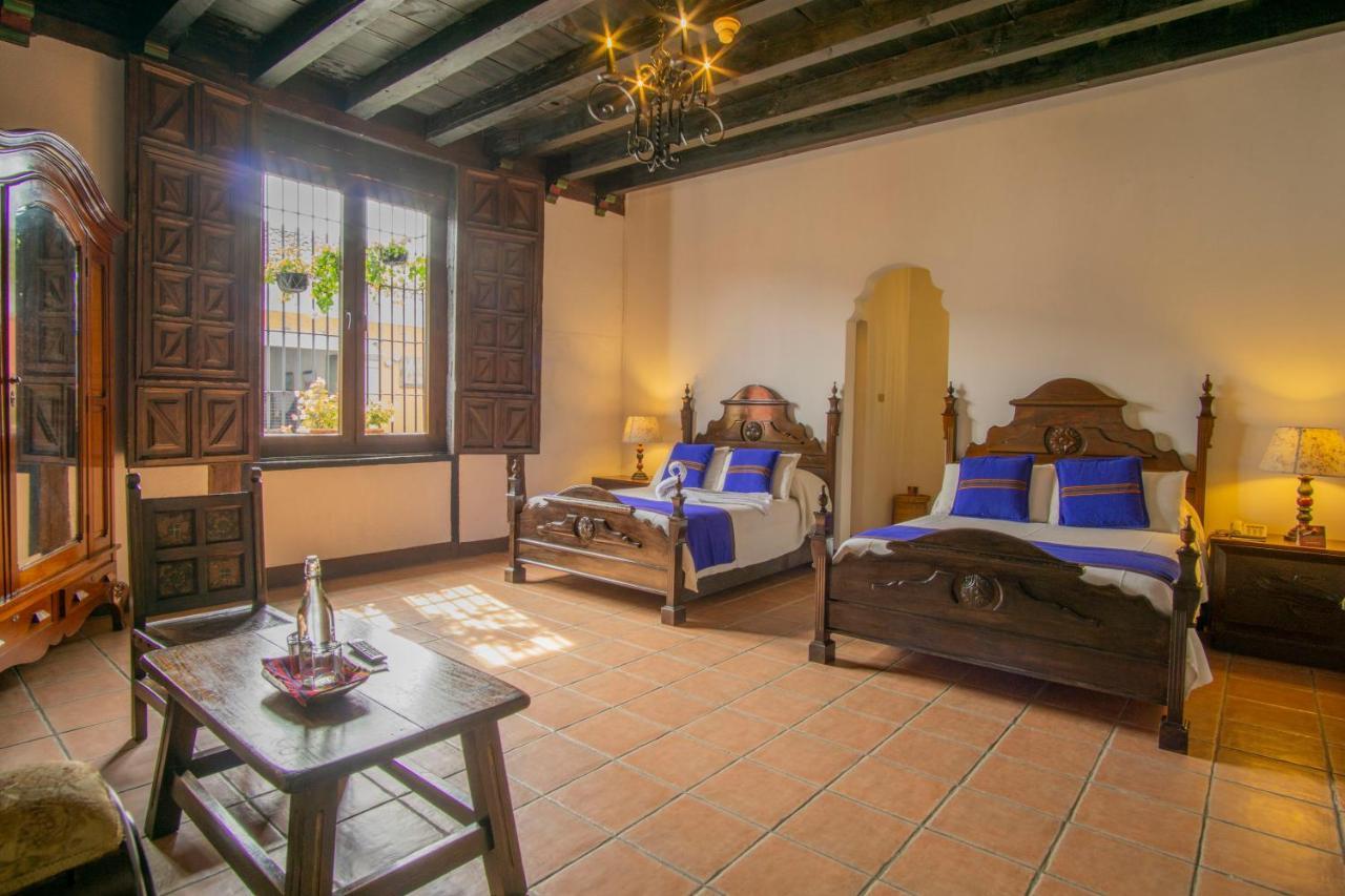 Hotel Posada De Don Rodrigo Antigua Esterno foto