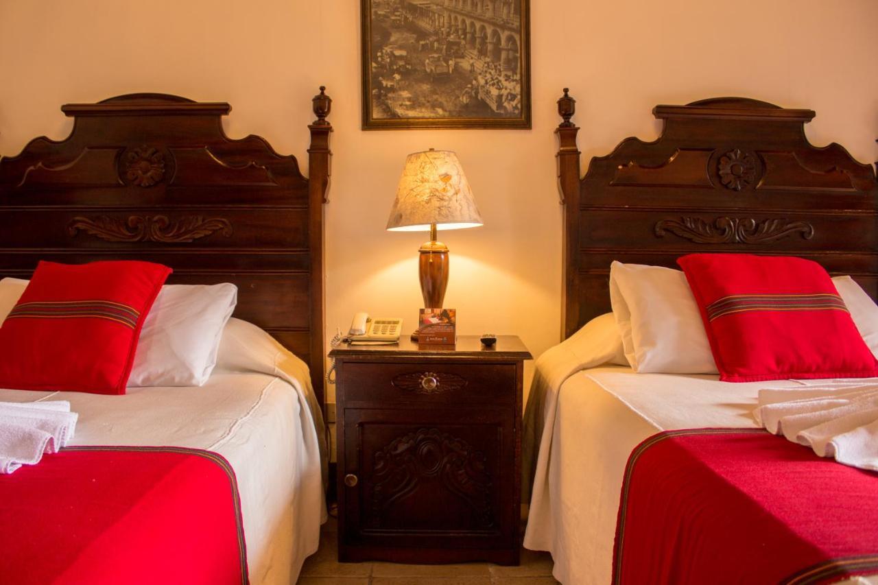 Hotel Posada De Don Rodrigo Antigua Esterno foto