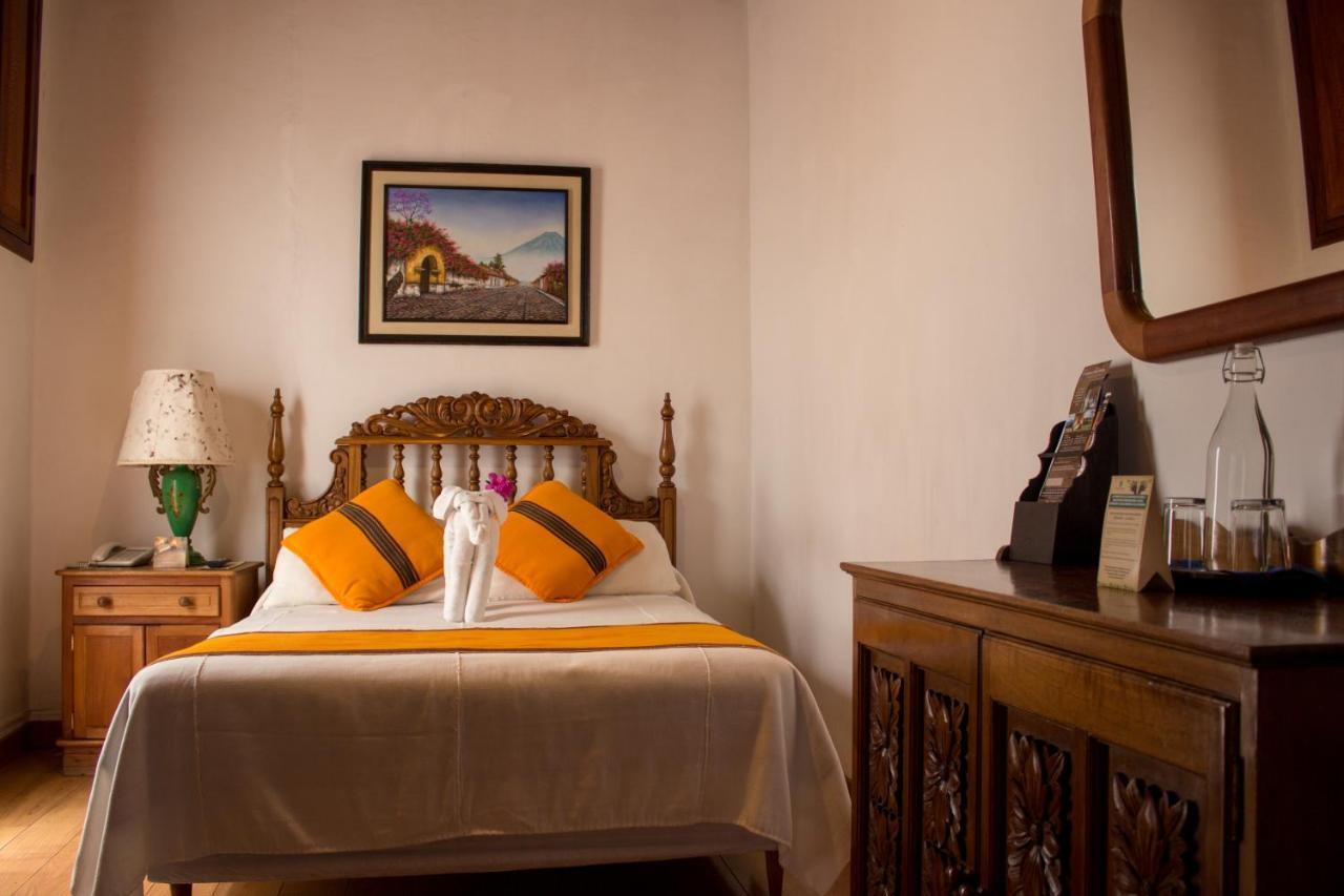 Hotel Posada De Don Rodrigo Antigua Esterno foto