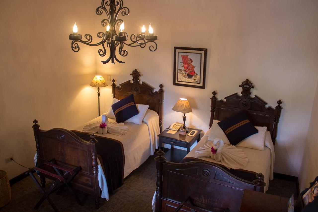 Hotel Posada De Don Rodrigo Antigua Esterno foto